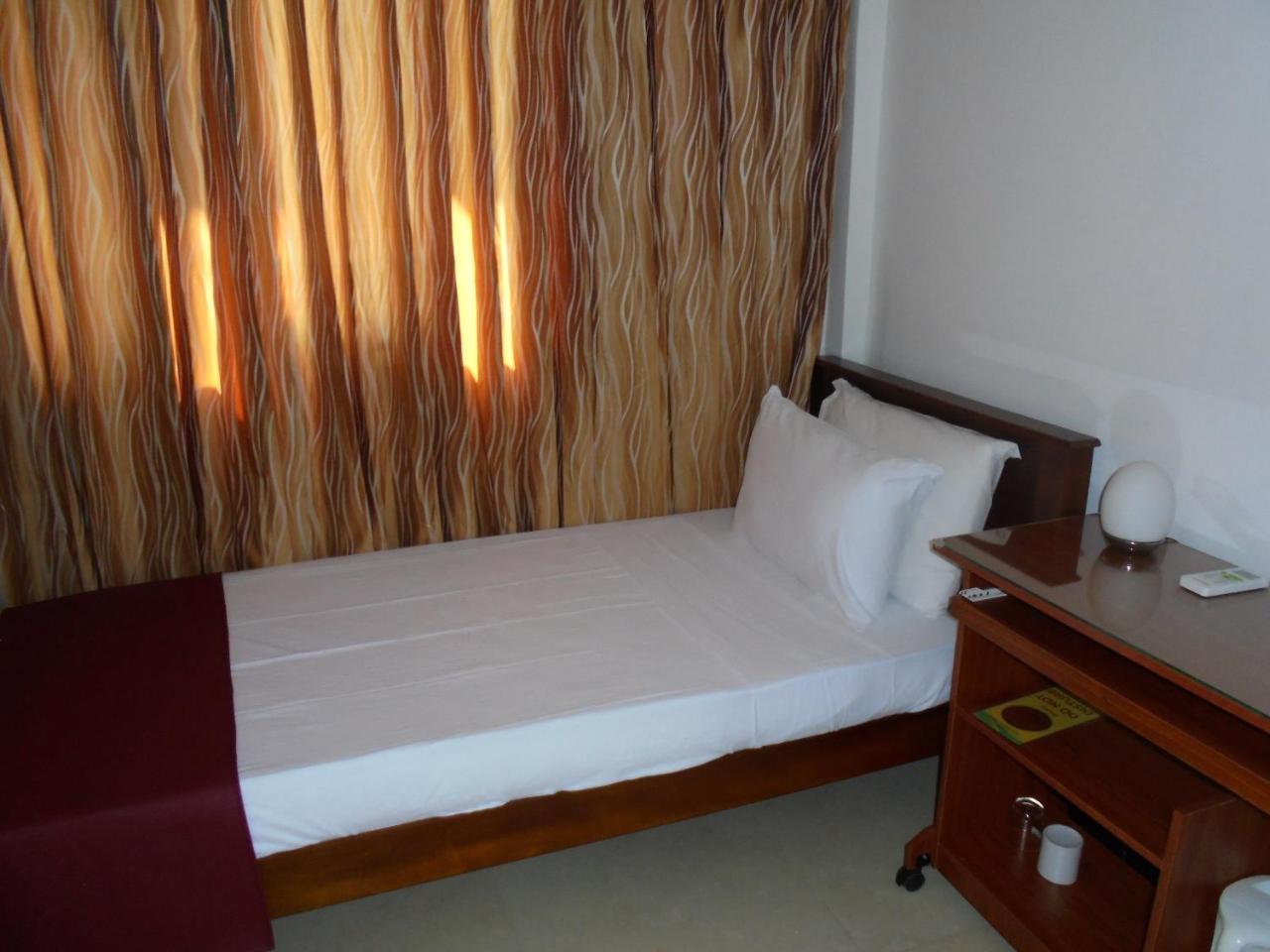 Jmf Hotel Negombo Exterior foto